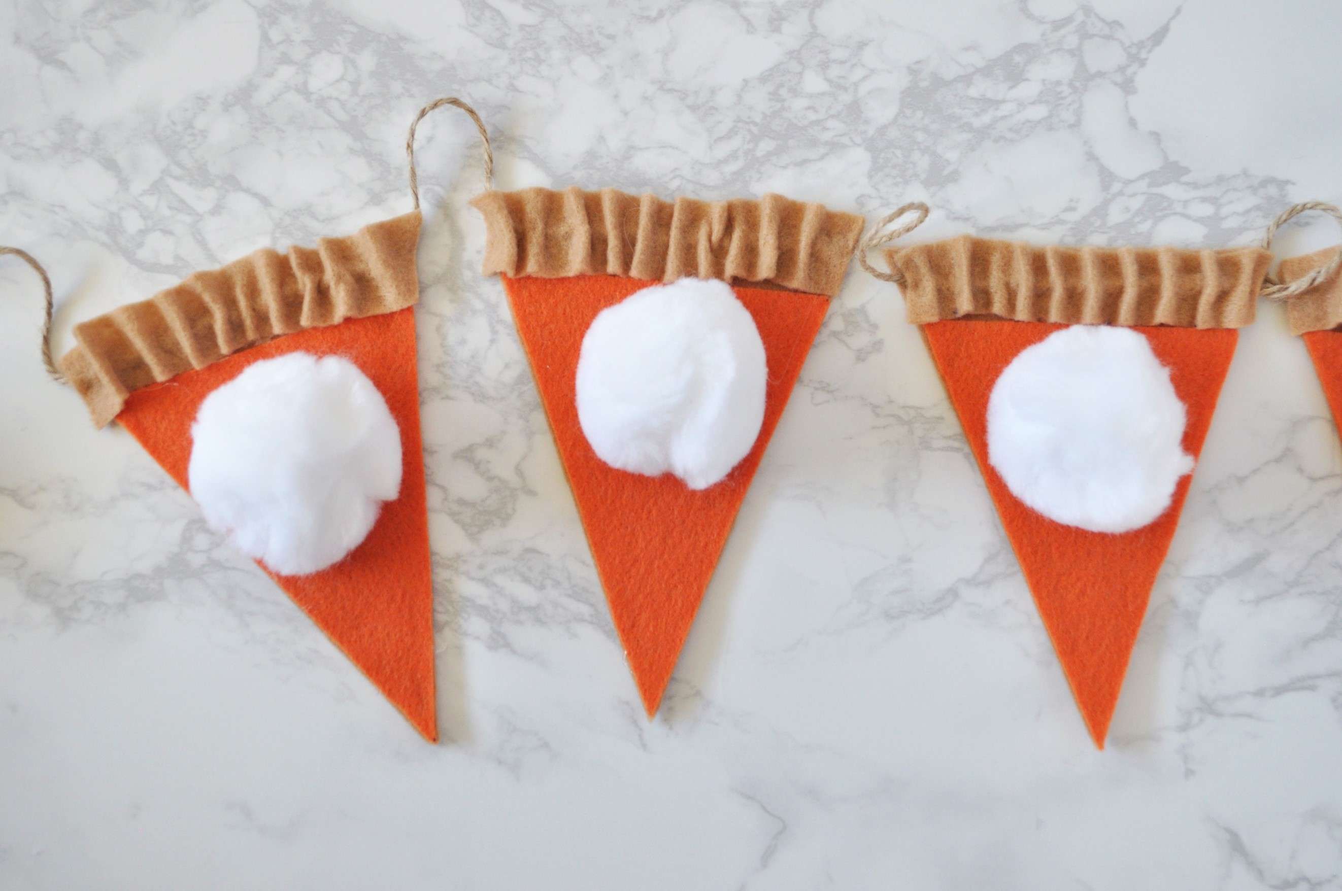 7 Pumpkin Pie Garland