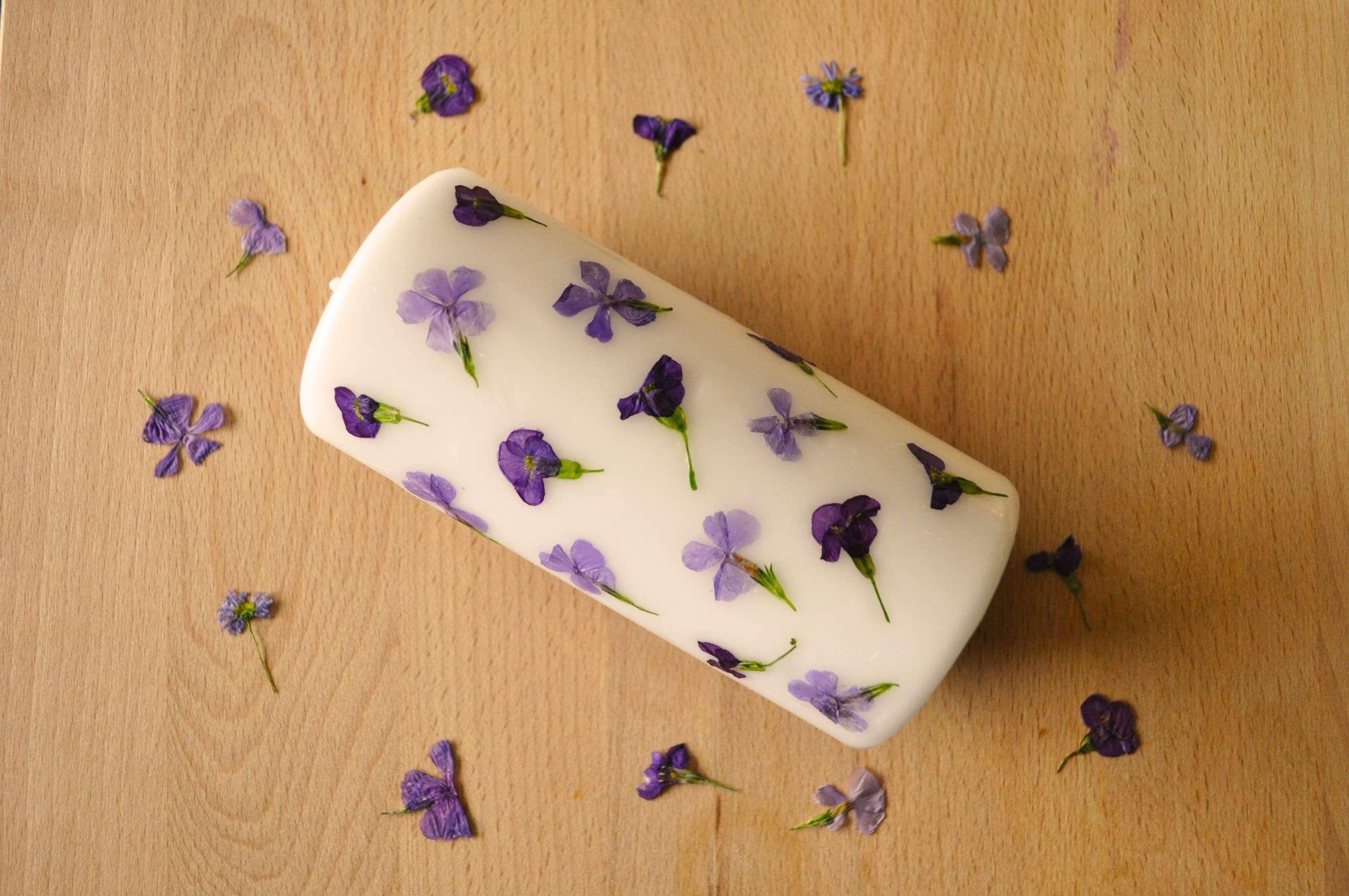 8 Pressed Flower Candle